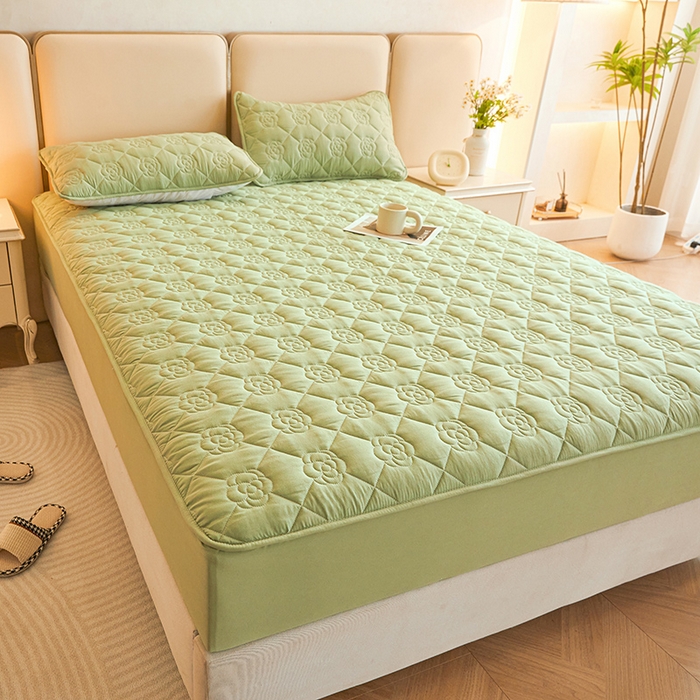 91家纺网 家纺一手货源 找家纺 小萌虎2025新款A类原棉大豆防水款夹棉床笠 方格花豆绿