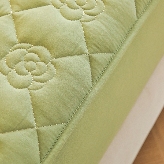 91家纺网 家纺一手货源 找家纺 小萌虎2025新款A类原棉大豆防水款夹棉床笠 方格花豆绿