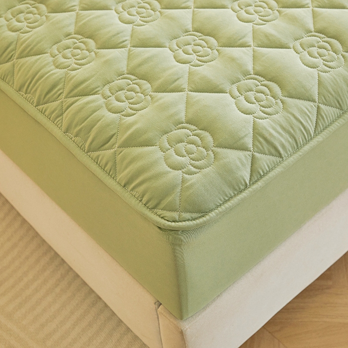 91家纺网 家纺一手货源 找家纺 小萌虎2025新款A类原棉大豆防水款夹棉床笠 方格花豆绿