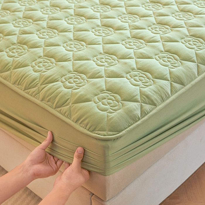 91家纺网 家纺一手货源 找家纺 小萌虎2025新款A类原棉大豆防水款夹棉床笠 方格花豆绿