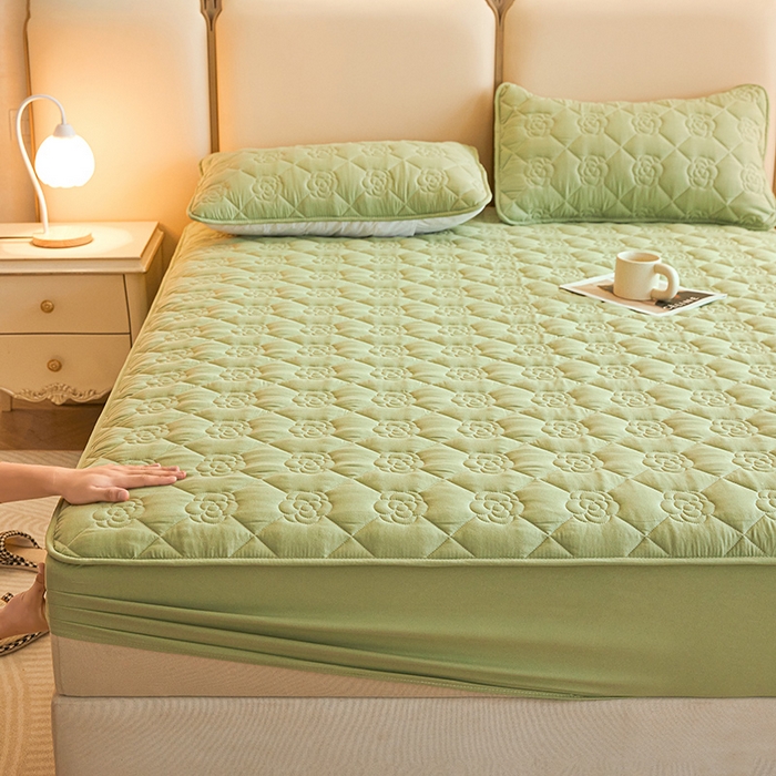 91家纺网 家纺一手货源 找家纺 小萌虎2025新款A类原棉大豆防水款夹棉床笠 方格花豆绿