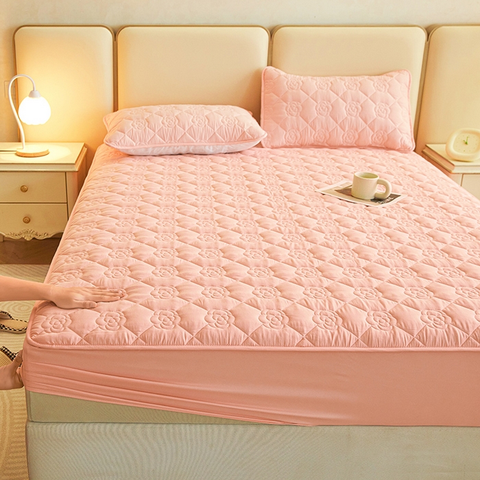 91家纺网 家纺一手货源 找家纺 小萌虎2025新款A类原棉大豆防水款夹棉床笠 方格花粉