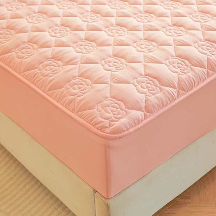 91家纺网 家纺一手货源 找家纺 小萌虎2025新款A类原棉大豆防水款夹棉床笠 方格花粉