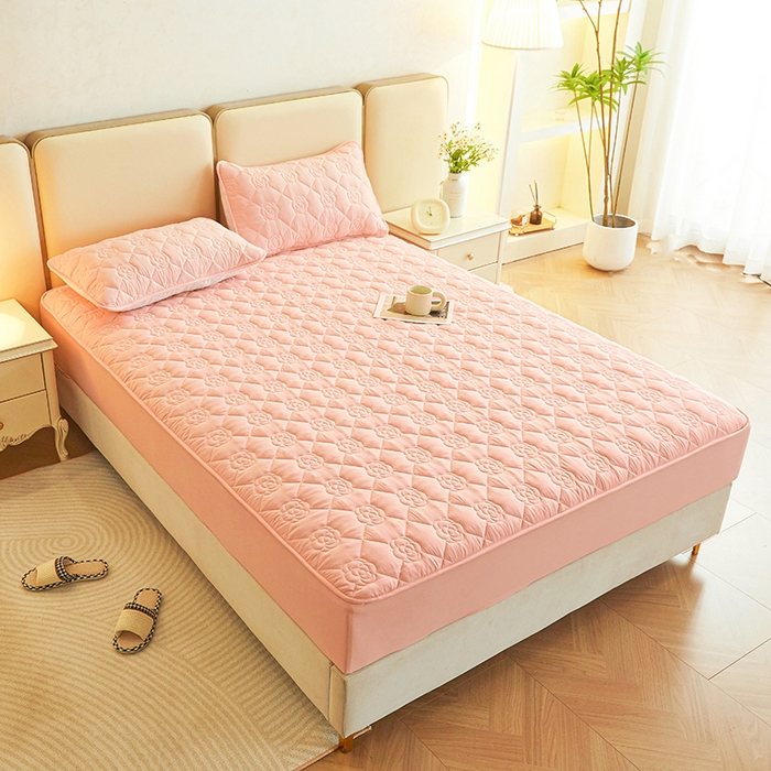 91家纺网 家纺一手货源 找家纺 小萌虎2025新款A类原棉大豆防水款夹棉床笠 方格花粉