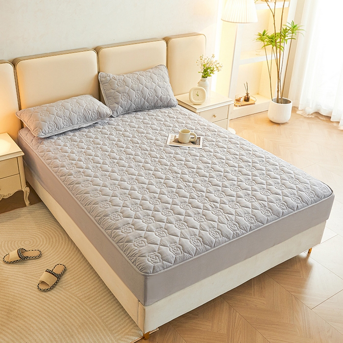 91家纺网 家纺一手货源 找家纺 小萌虎2025新款A类原棉大豆防水款夹棉床笠 方格花灰