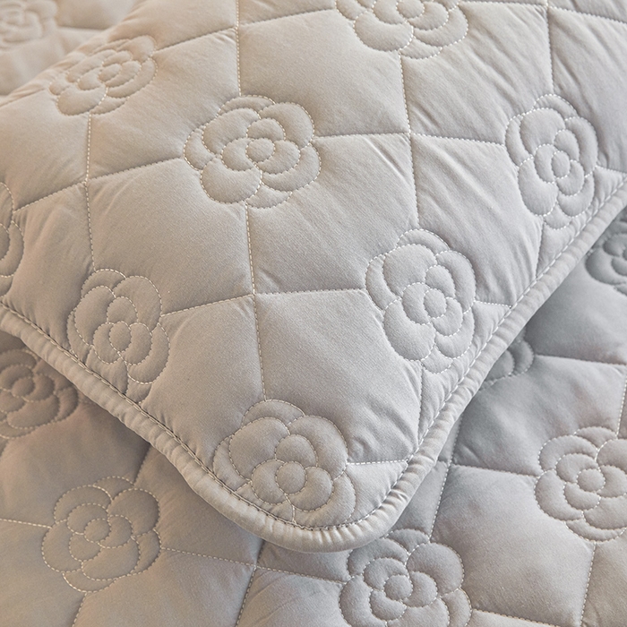 91家纺网 家纺一手货源 找家纺 小萌虎2025新款A类原棉大豆防水款夹棉床笠 方格花灰