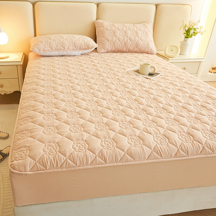 91家纺网 家纺一手货源 找家纺 小萌虎2025新款A类原棉大豆防水款夹棉床笠 方格花咖