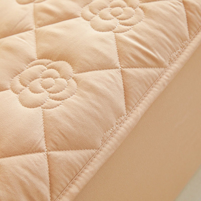 91家纺网 家纺一手货源 找家纺 小萌虎2025新款A类原棉大豆防水款夹棉床笠 方格花咖