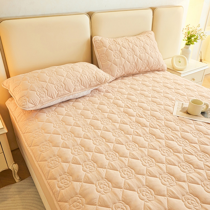 91家纺网 家纺一手货源 找家纺 小萌虎2025新款A类原棉大豆防水款夹棉床笠 方格花咖