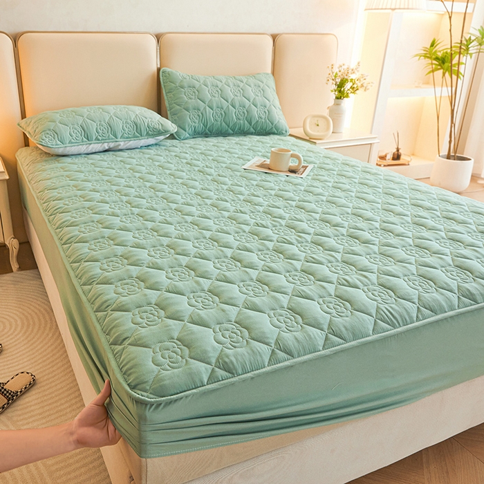 91家纺网 家纺一手货源 找家纺 小萌虎2025新款A类原棉大豆防水款夹棉床笠 方格花蓝