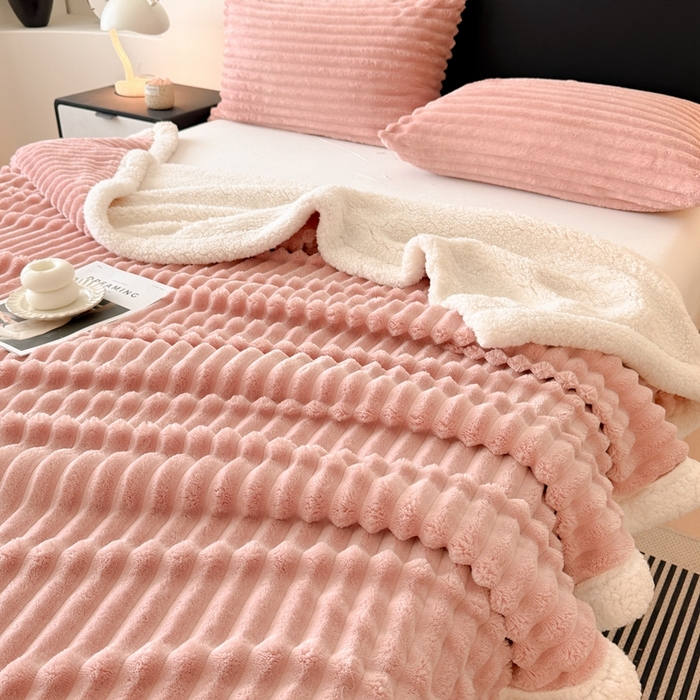 91家纺网 家纺一手货源 找家纺 欧邦  2025新款双层条纹羊羔绒毛毯 双层毯-豆沙