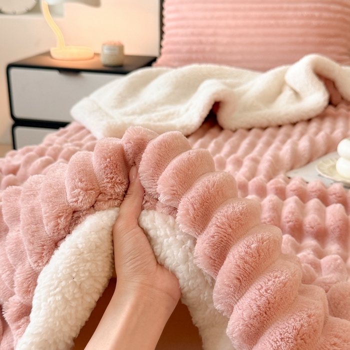 91家纺网 家纺一手货源 找家纺 欧邦  2025新款双层条纹羊羔绒毛毯 双层毯-豆沙