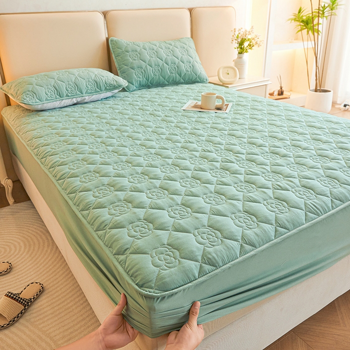 91家纺网 家纺一手货源 找家纺 小萌虎2025新款A类原棉大豆防水款夹棉床笠 方格花蓝