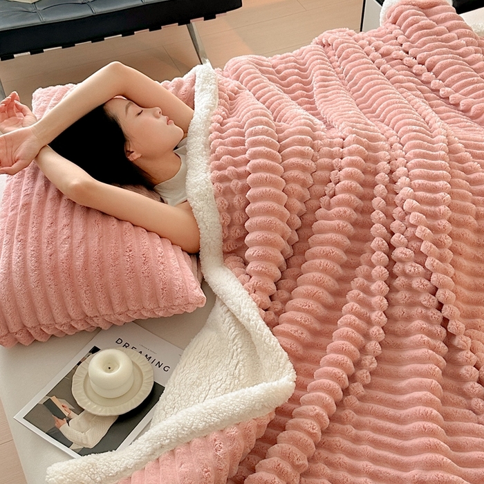 91家纺网 家纺一手货源 找家纺 欧邦  2025新款双层条纹羊羔绒毛毯 双层毯-豆沙