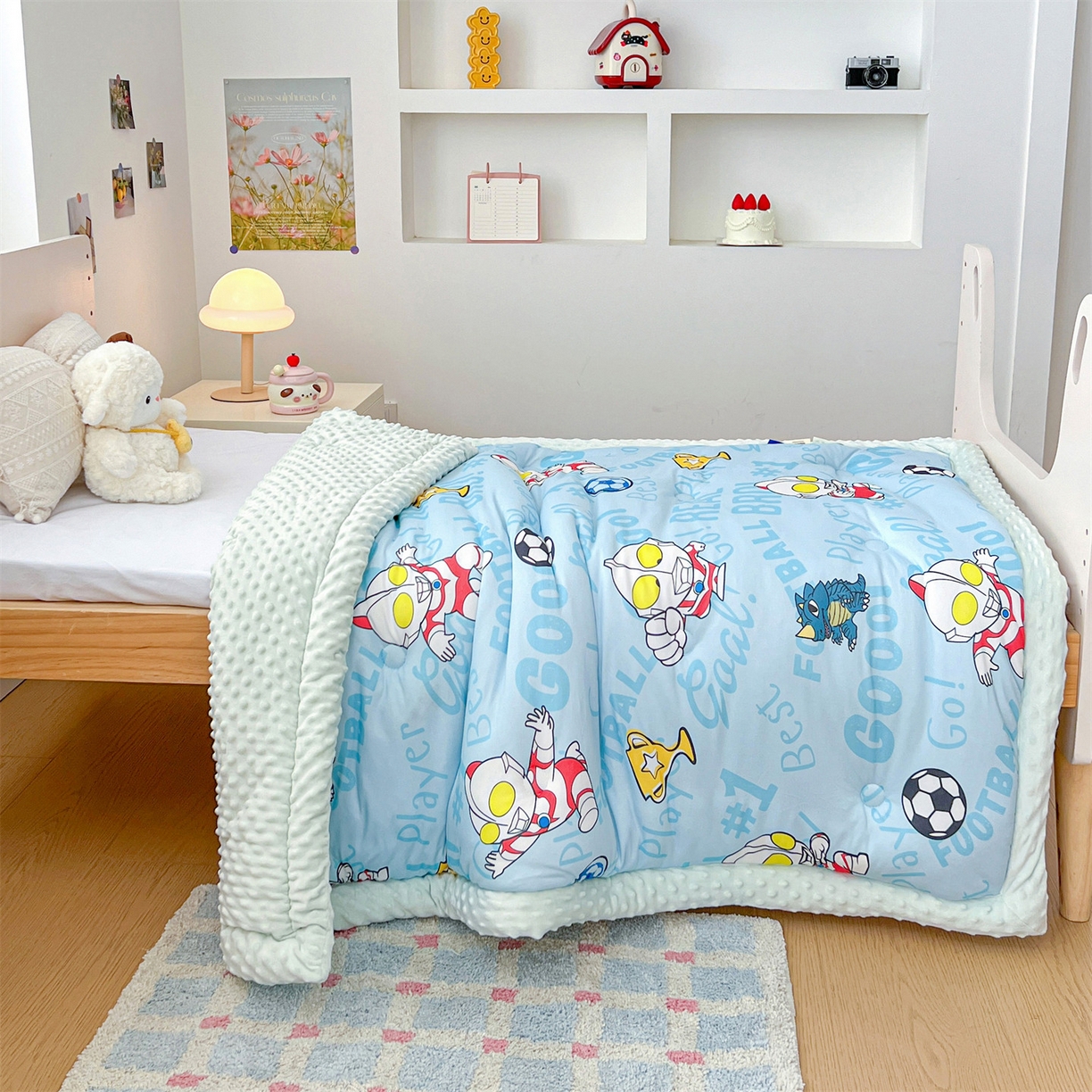 91家纺网 家纺一手货源 找家纺 名兮家居 2025秋冬新款母婴级经典奥特曼三丽鸥豆豆被 被子被芯 世界杯