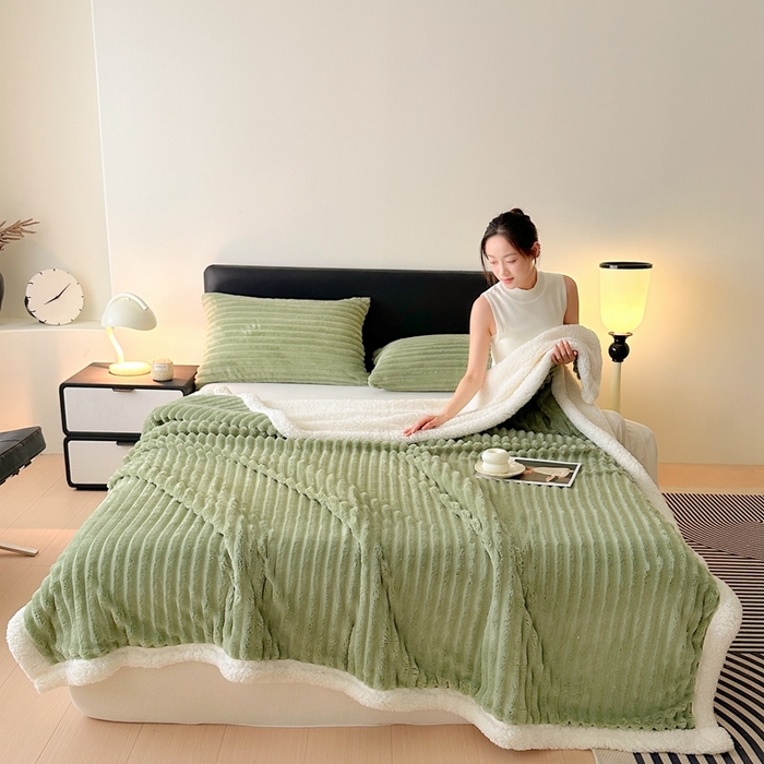 91家纺网 家纺一手货源 找家纺 欧邦  2025新款双层条纹羊羔绒毛毯 双层毯-绿茶