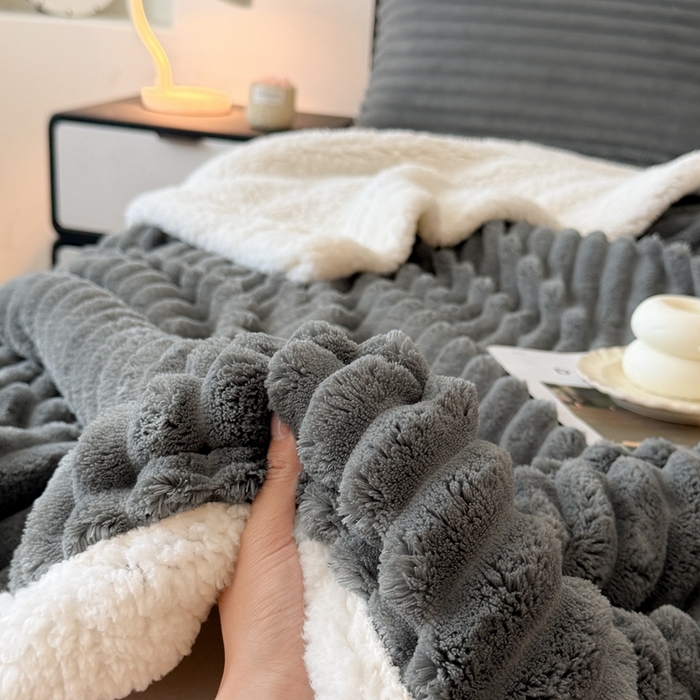 91家纺网 家纺一手货源 找家纺 欧邦  2025新款双层条纹羊羔绒毛毯 双层毯-深灰