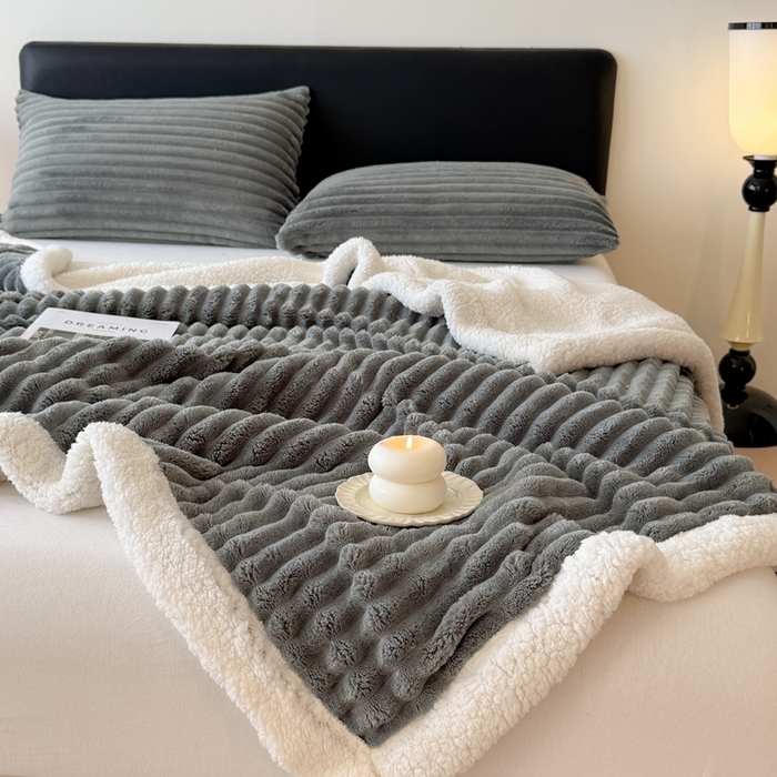 91家纺网 家纺一手货源 找家纺 欧邦  2025新款双层条纹羊羔绒毛毯 双层毯-深灰