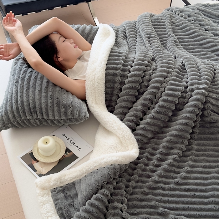 91家纺网 家纺一手货源 找家纺 欧邦  2025新款双层条纹羊羔绒毛毯 双层毯-深灰