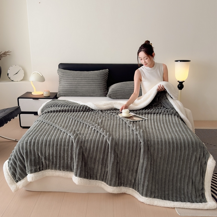 91家纺网 家纺一手货源 找家纺 欧邦  2025新款双层条纹羊羔绒毛毯 双层毯-深灰