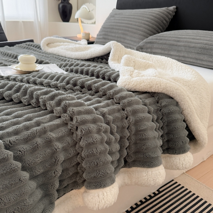 91家纺网 家纺一手货源 找家纺 欧邦  2025新款双层条纹羊羔绒毛毯 双层毯-深灰