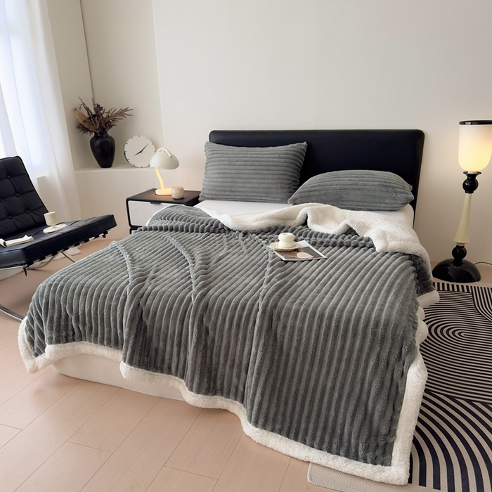 91家纺网 家纺一手货源 找家纺 欧邦  2025新款双层条纹羊羔绒毛毯 双层毯-深灰