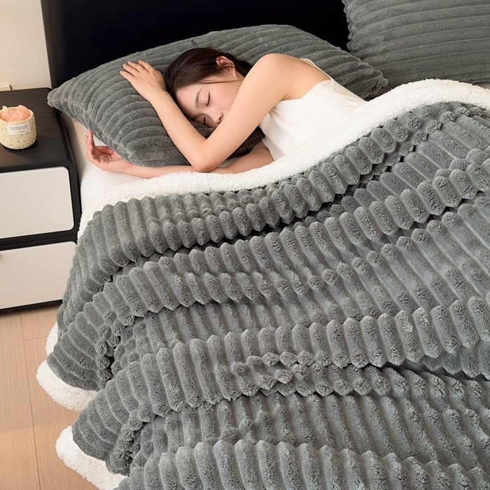 91家纺网 家纺一手货源 找家纺 欧邦  2025新款双层条纹羊羔绒毛毯 双层毯-深灰