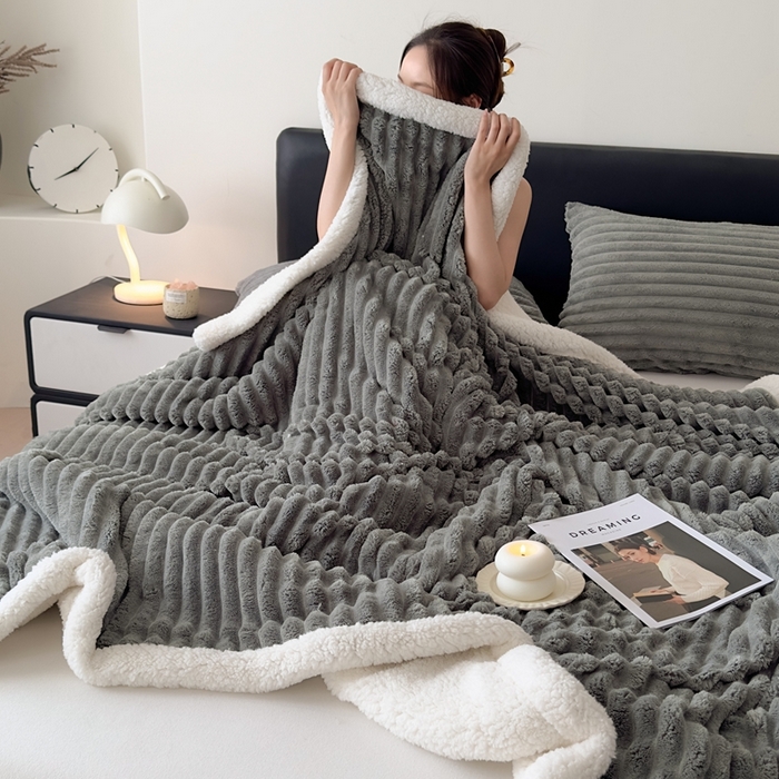 91家纺网 家纺一手货源 找家纺 欧邦  2025新款双层条纹羊羔绒毛毯 双层毯-深灰
