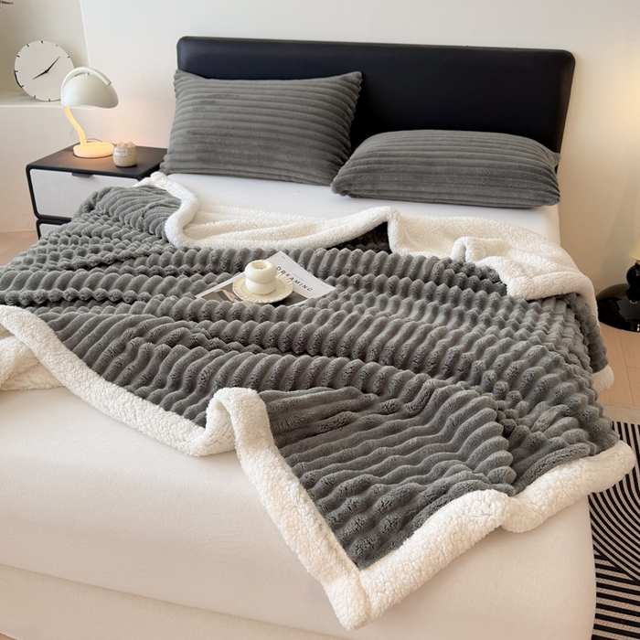91家纺网 家纺一手货源 找家纺 欧邦  2025新款双层条纹羊羔绒毛毯 双层毯-深灰