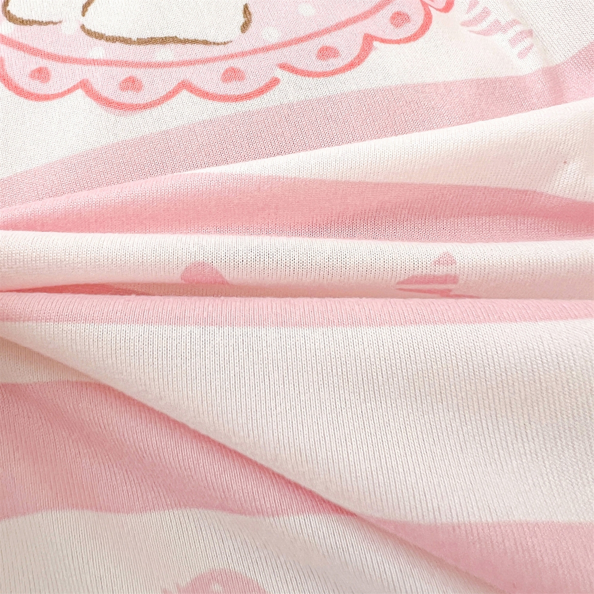 91家纺网 家纺一手货源 找家纺 名兮家居 2025秋冬新款母婴级经典奥特曼三丽鸥豆豆被 被子被芯 竖条美乐蒂