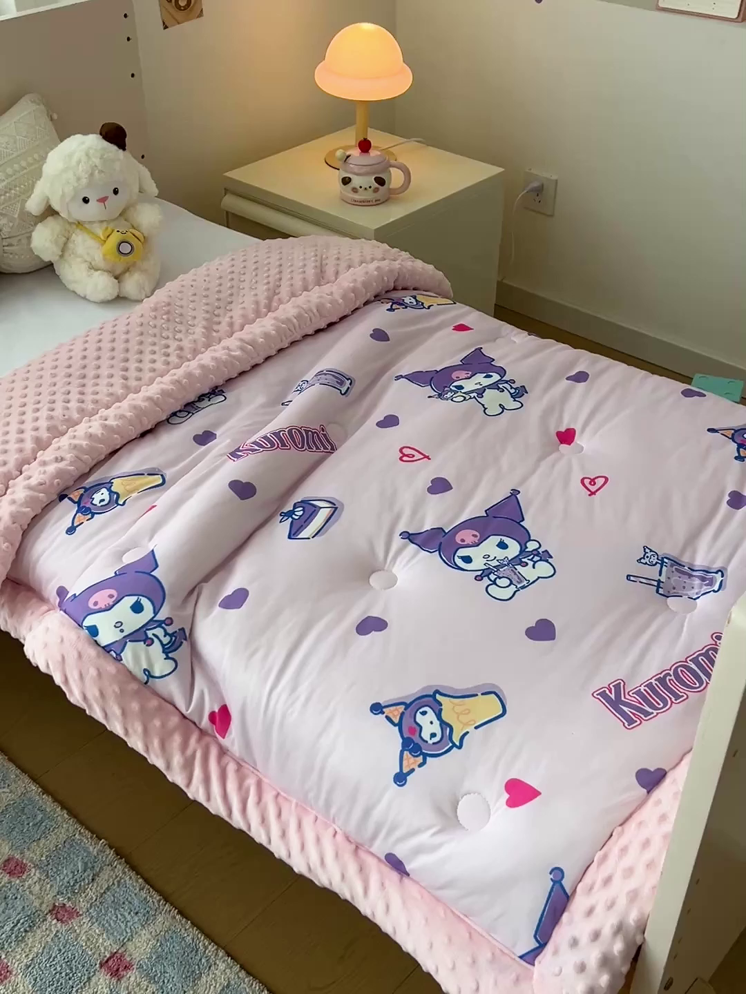 91家纺网 家纺一手货源 找家纺 名兮家居 2025秋冬新款母婴级经典奥特曼三丽鸥豆豆被 被子被芯 组合图仅供展示