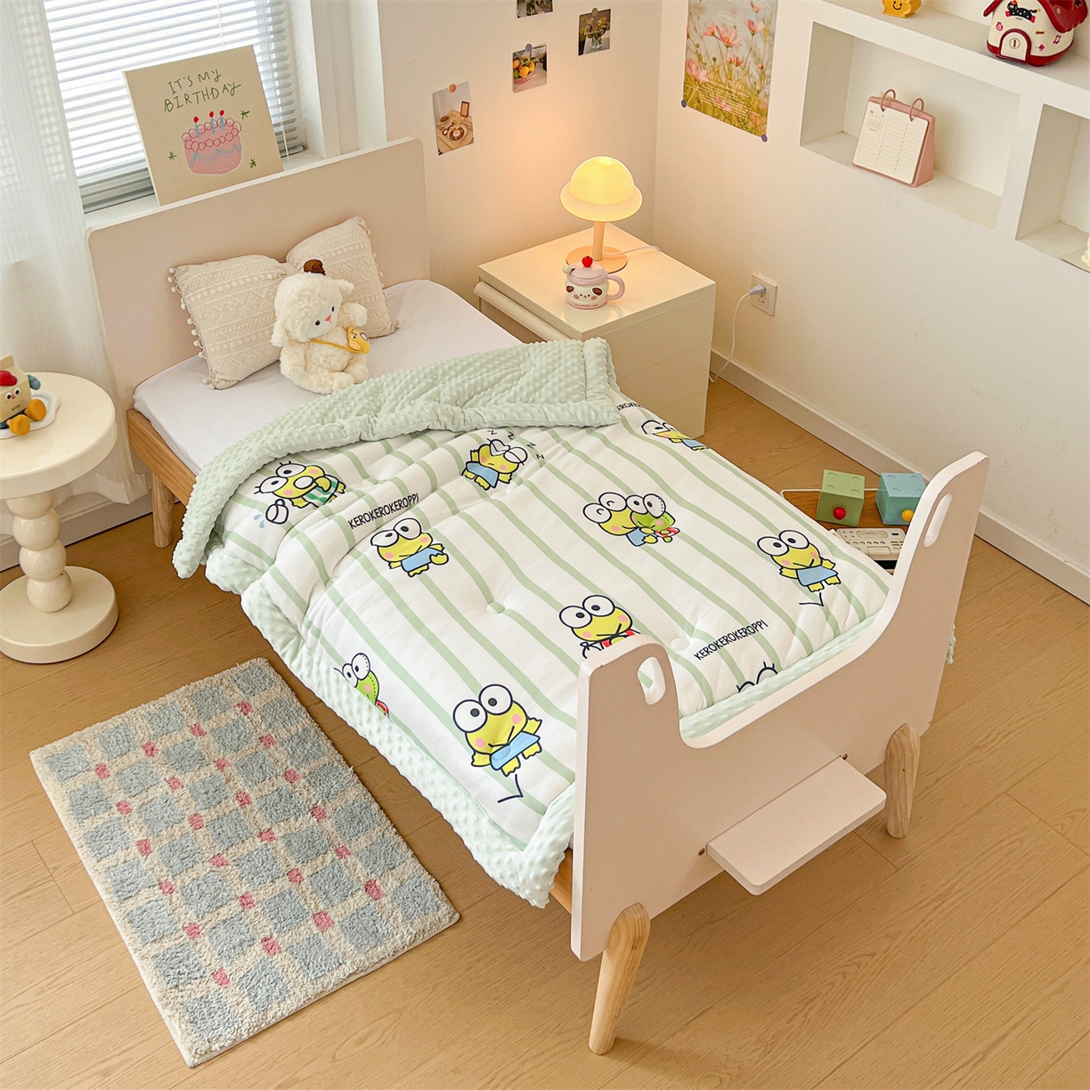 91家纺网 家纺一手货源 找家纺 名兮家居 2025秋冬新款母婴级经典奥特曼三丽鸥豆豆被 被子被芯 条纹大眼蛙