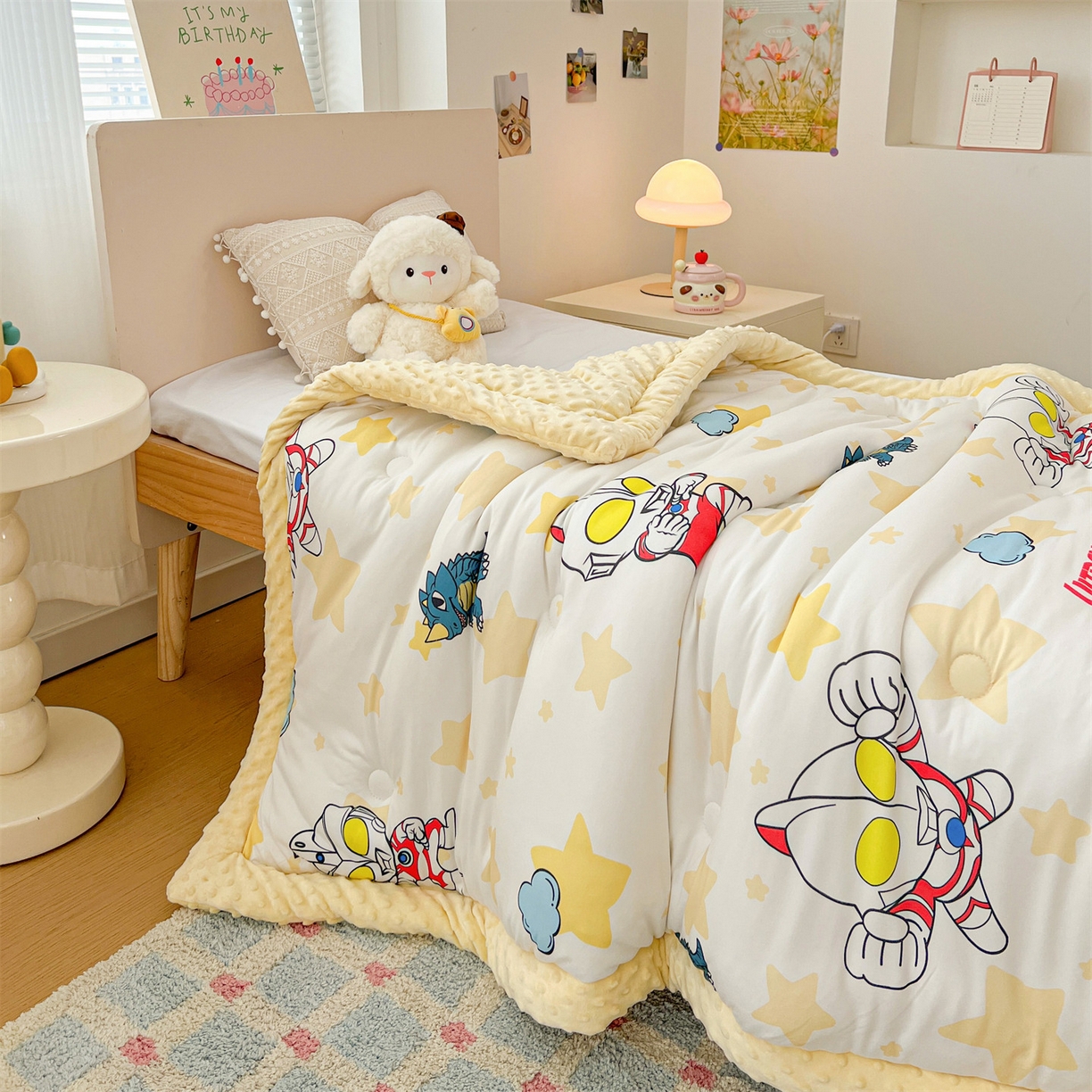 91家纺网 家纺一手货源 找家纺 名兮家居 2025秋冬新款母婴级经典奥特曼三丽鸥豆豆被 被子被芯 星星奥特曼