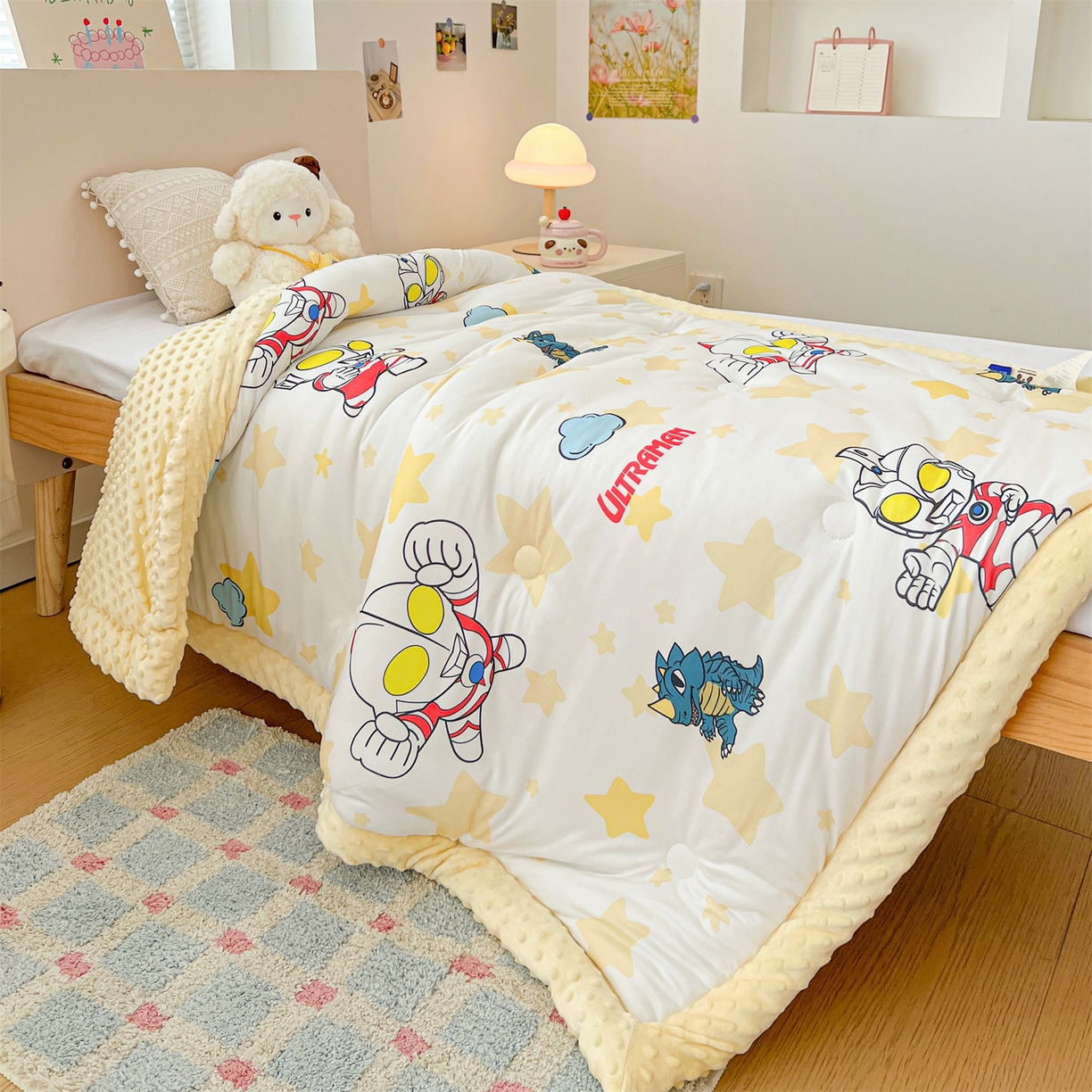 91家纺网 家纺一手货源 找家纺 名兮家居 2025秋冬新款母婴级经典奥特曼三丽鸥豆豆被 被子被芯 星星奥特曼