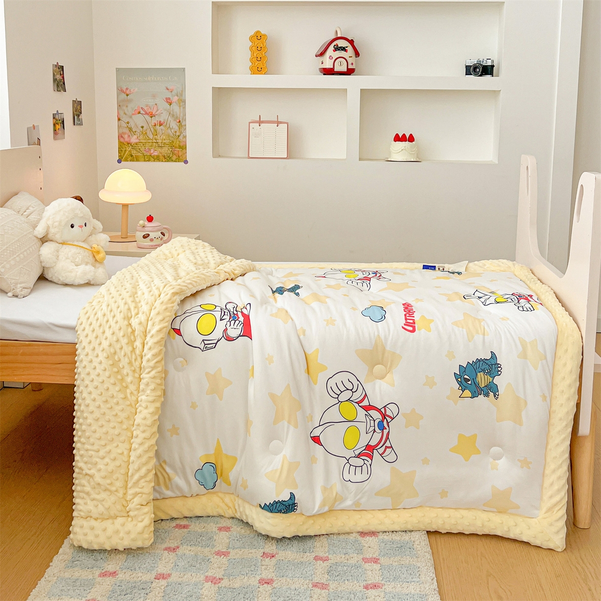 91家纺网 家纺一手货源 找家纺 名兮家居 2025秋冬新款母婴级经典奥特曼三丽鸥豆豆被 被子被芯 星星奥特曼