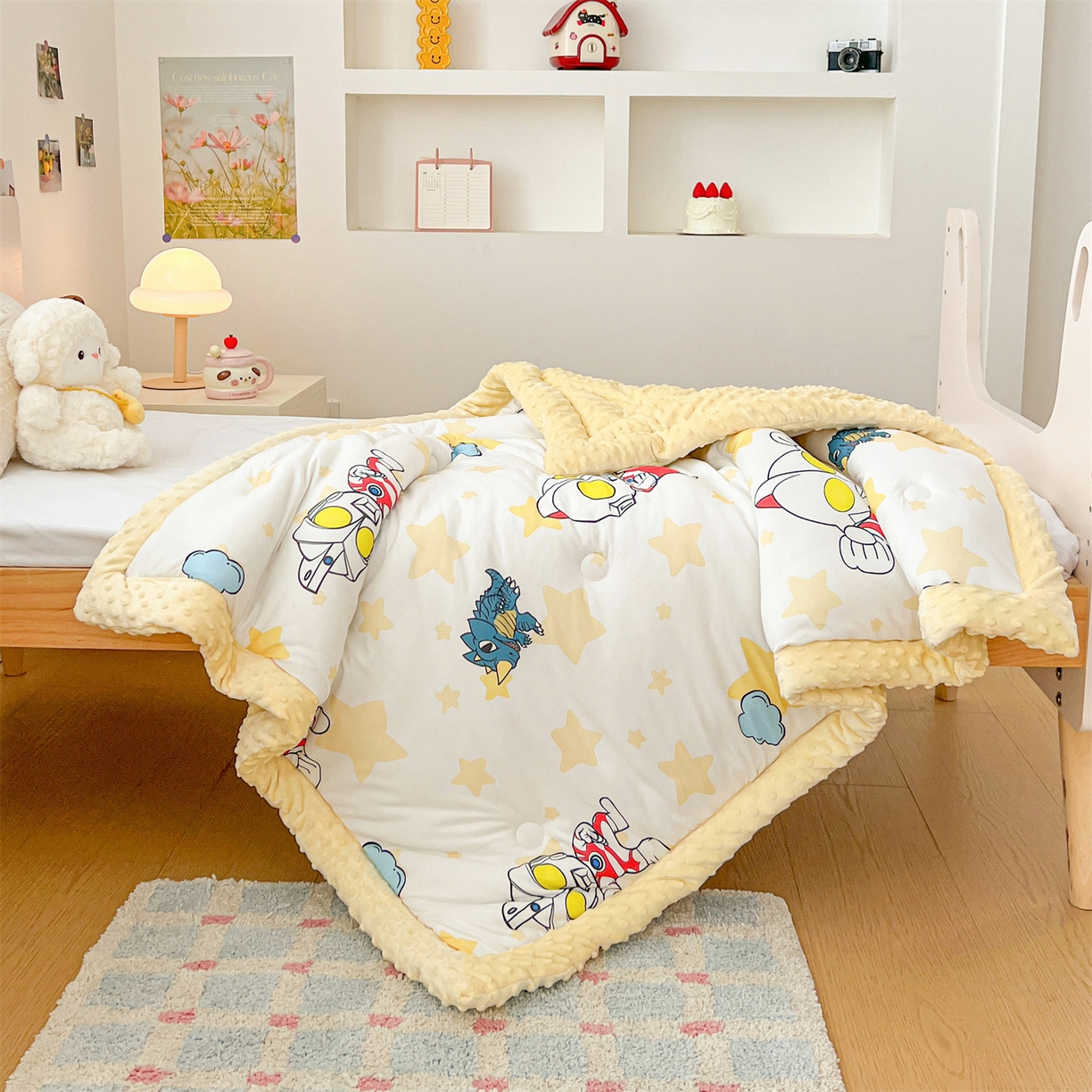 91家纺网 家纺一手货源 找家纺 名兮家居 2025秋冬新款母婴级经典奥特曼三丽鸥豆豆被 被子被芯 星星奥特曼