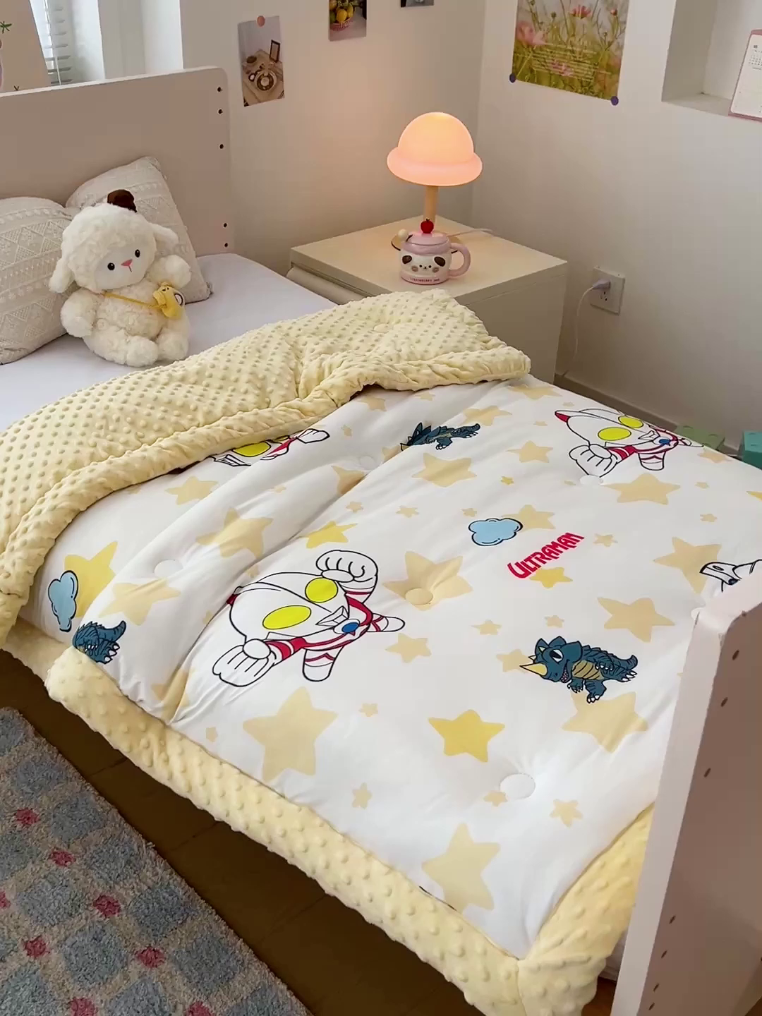 91家纺网 家纺一手货源 找家纺 名兮家居 2025秋冬新款母婴级经典奥特曼三丽鸥豆豆被 被子被芯 星星奥特曼