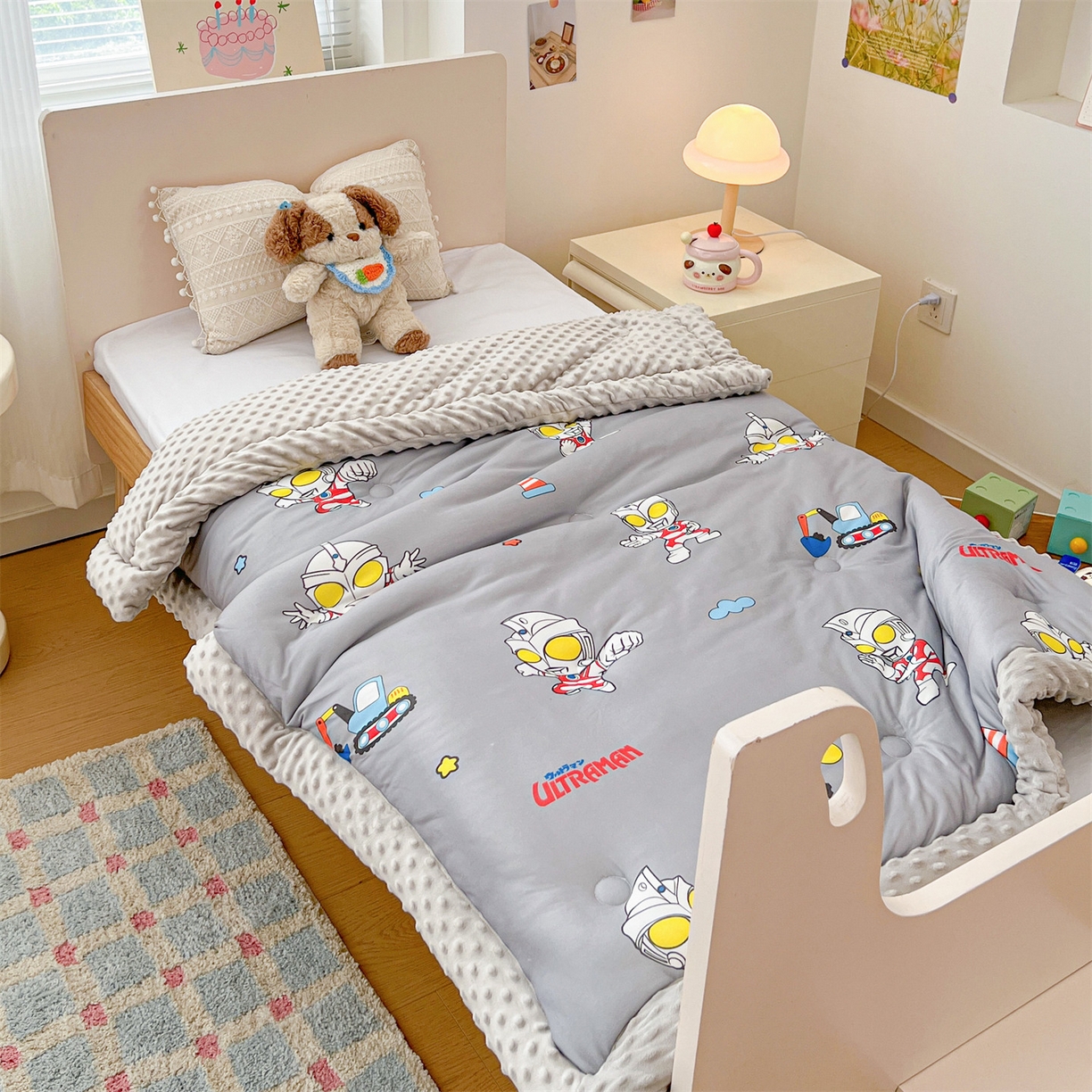91家纺网 家纺一手货源 找家纺 名兮家居 2025秋冬新款母婴级经典奥特曼三丽鸥豆豆被 被子被芯 宇宙小分队