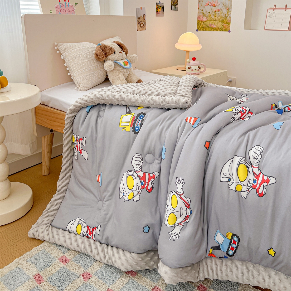 91家纺网 家纺一手货源 找家纺 名兮家居 2025秋冬新款母婴级经典奥特曼三丽鸥豆豆被 被子被芯 宇宙小分队