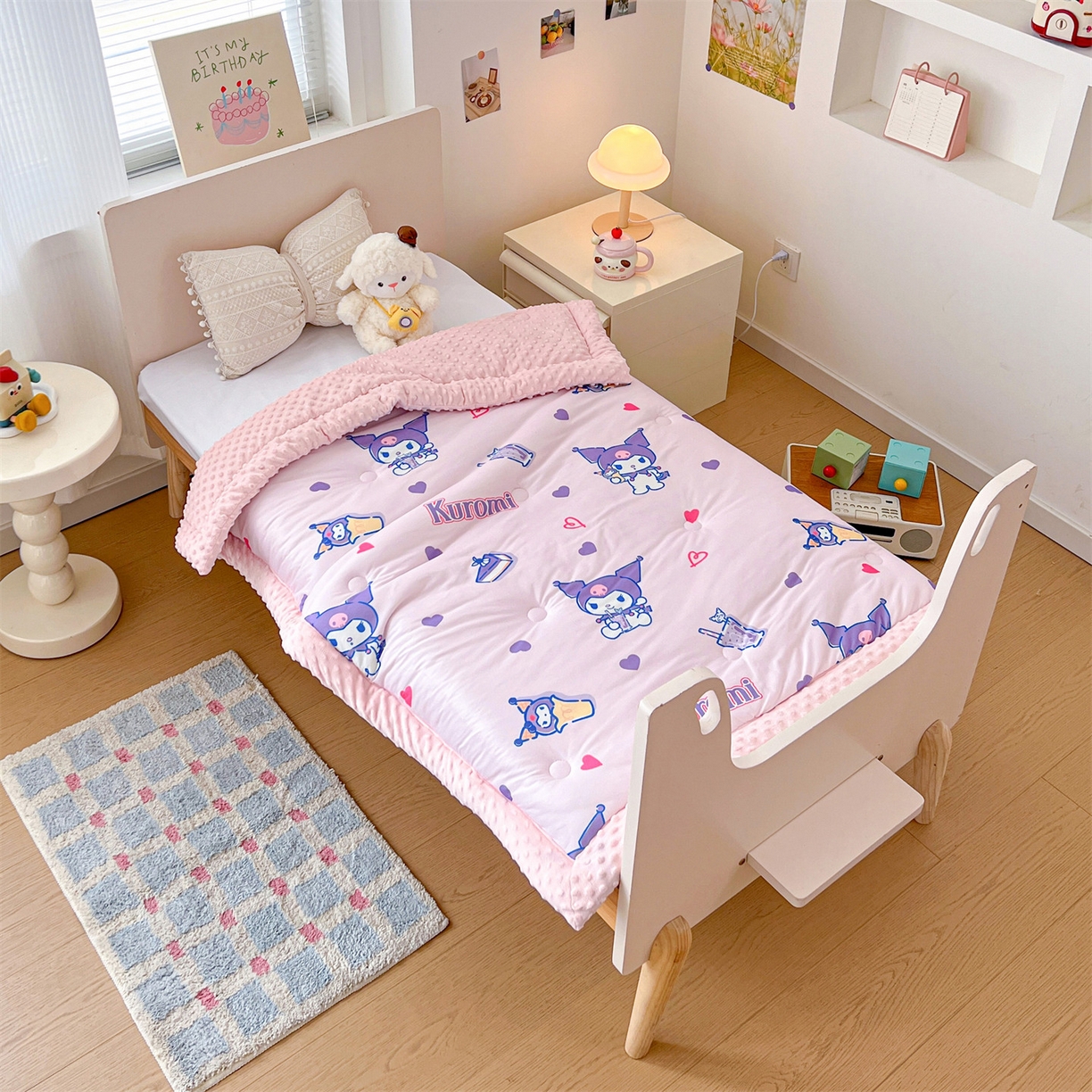 91家纺网 家纺一手货源 找家纺 名兮家居 2025秋冬新款母婴级经典奥特曼三丽鸥豆豆被 被子被芯 甜筒库洛米