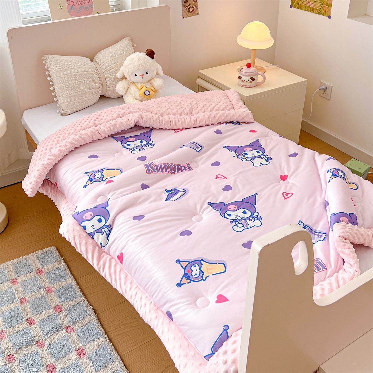 91家纺网 家纺一手货源 找家纺 名兮家居 2025秋冬新款母婴级经典奥特曼三丽鸥豆豆被 被子被芯 甜筒库洛米