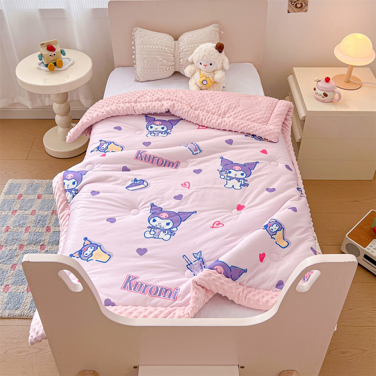 91家纺网 家纺一手货源 找家纺 名兮家居 2025秋冬新款母婴级经典奥特曼三丽鸥豆豆被 被子被芯 甜筒库洛米