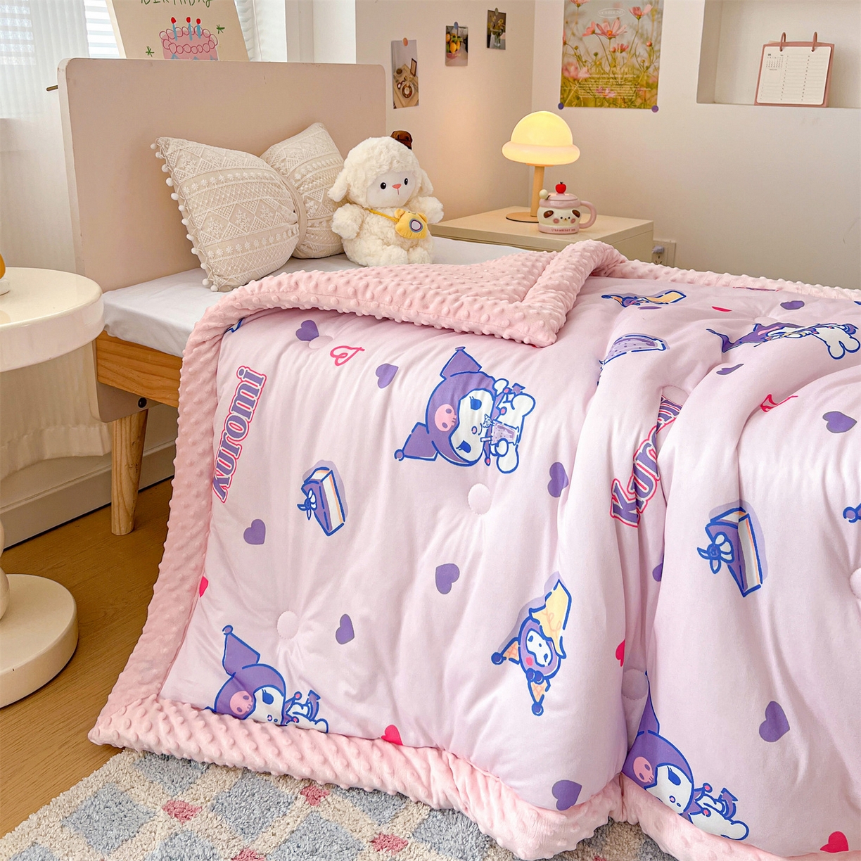 91家纺网 家纺一手货源 找家纺 名兮家居 2025秋冬新款母婴级经典奥特曼三丽鸥豆豆被 被子被芯 甜筒库洛米