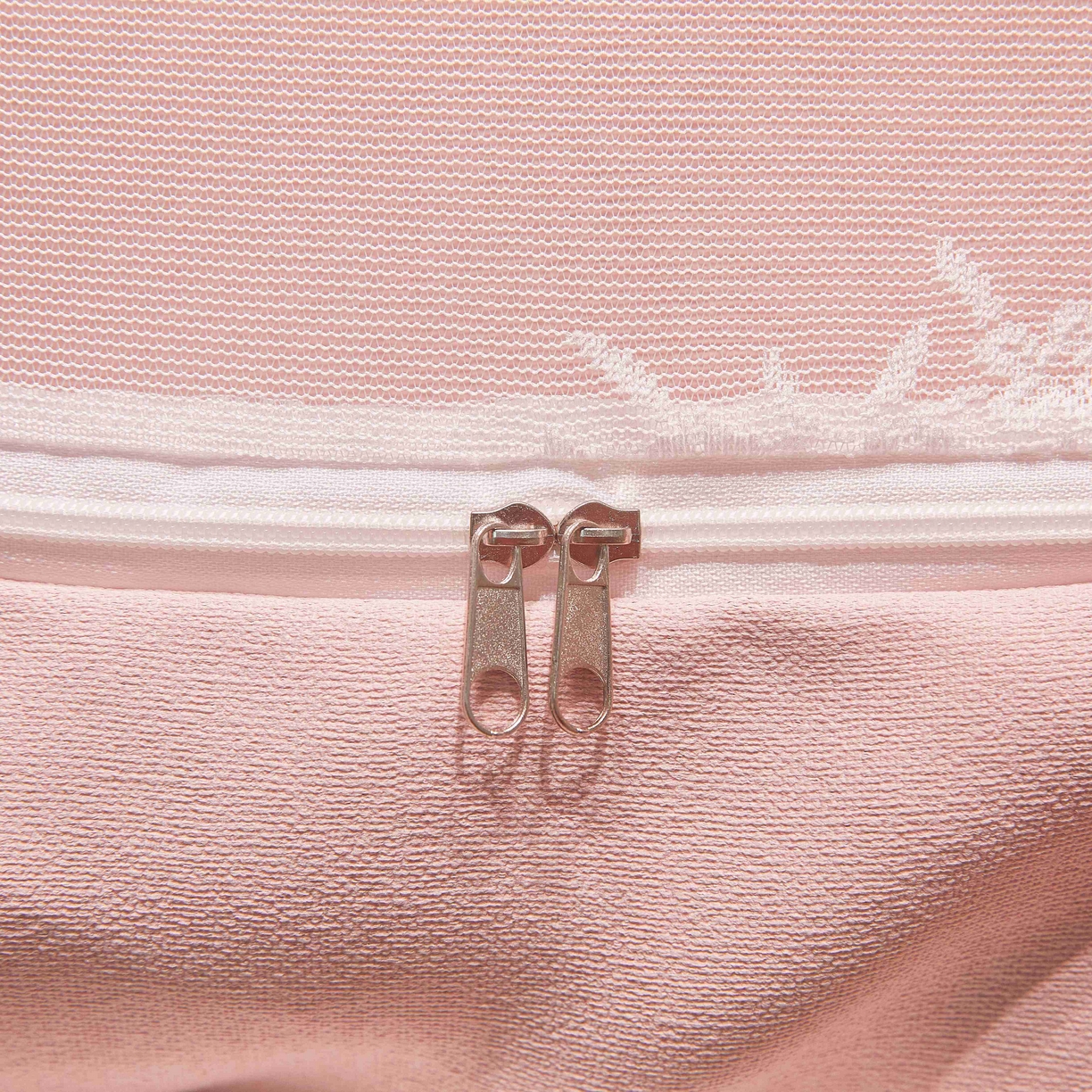 91家纺网 家纺一手货源 找家纺 （总）卓尔居 2025新款学生遮光唯美蕾丝床帘-朝颜