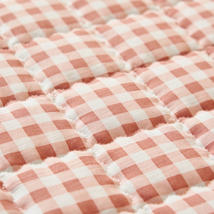 91家纺网 家纺一手货源 找家纺 小萌虎2025新款无印风格水洗棉麻夹棉床笠 粉小格