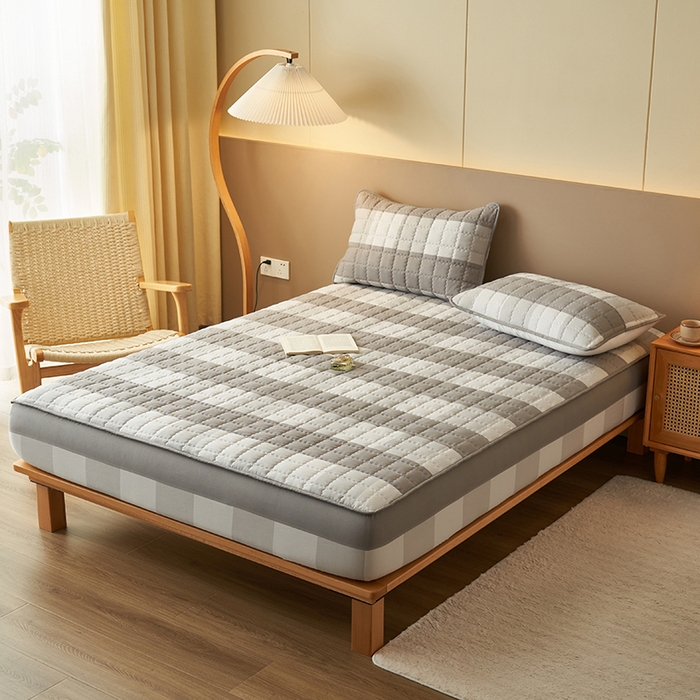 91家纺网 家纺一手货源 找家纺 小萌虎2025新款无印风格水洗棉麻夹棉床笠 灰白大格