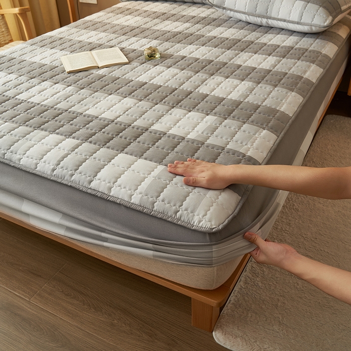 91家纺网 家纺一手货源 找家纺 小萌虎2025新款无印风格水洗棉麻夹棉床笠 灰白大格