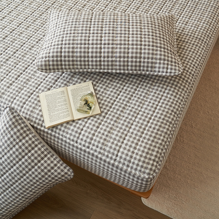 91家纺网 家纺一手货源 找家纺 小萌虎2025新款无印风格水洗棉麻夹棉床笠 灰小格