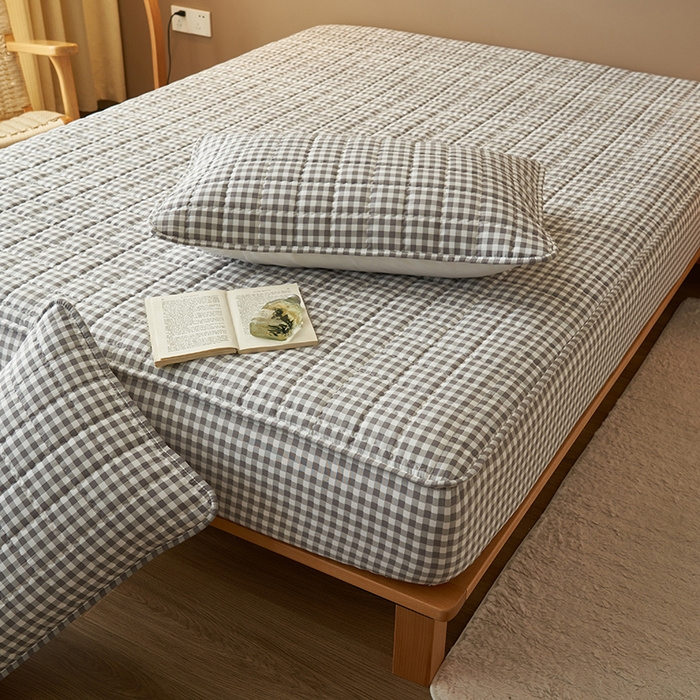 91家纺网 家纺一手货源 找家纺 小萌虎2025新款无印风格水洗棉麻夹棉床笠 灰小格