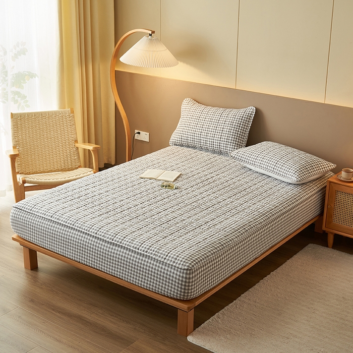 91家纺网 家纺一手货源 找家纺 小萌虎2025新款无印风格水洗棉麻夹棉床笠 灰小格